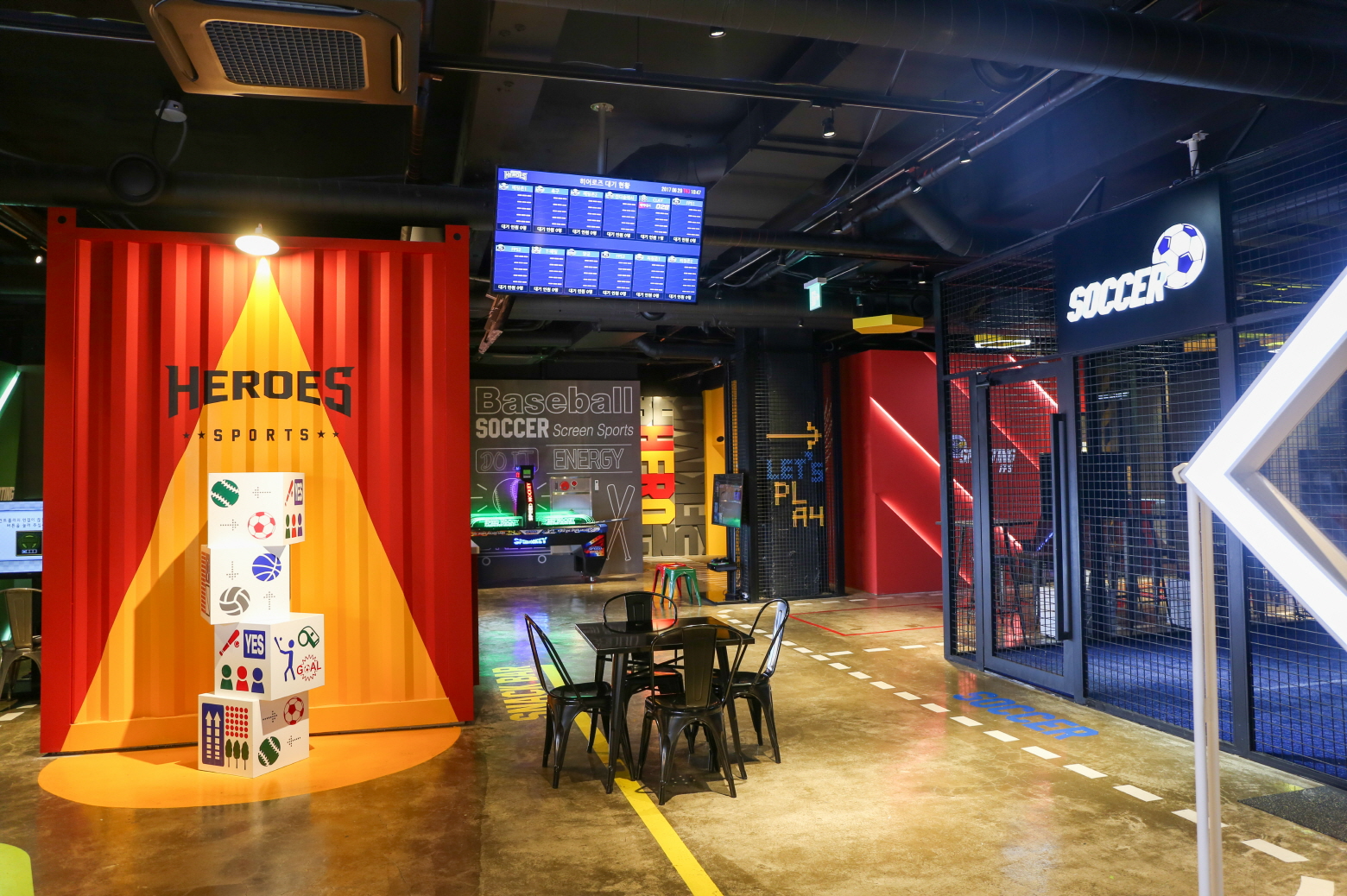 스크린 스포츠를 체험할 수 있는 레전드 히어로즈 내부 전경./사진제공=DK아시아