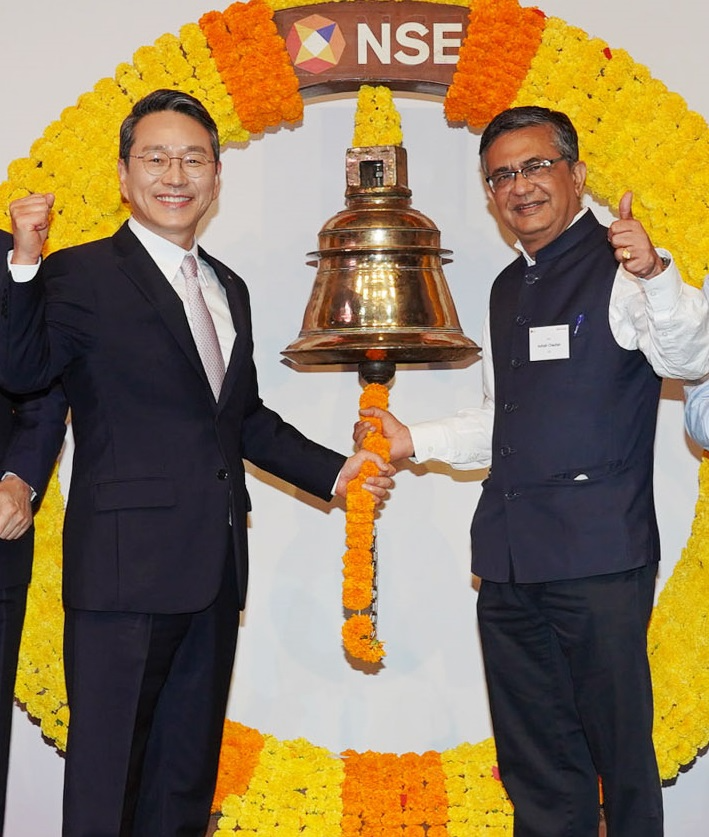 Cho Joo-wan, CEO of LG Electronics(left)