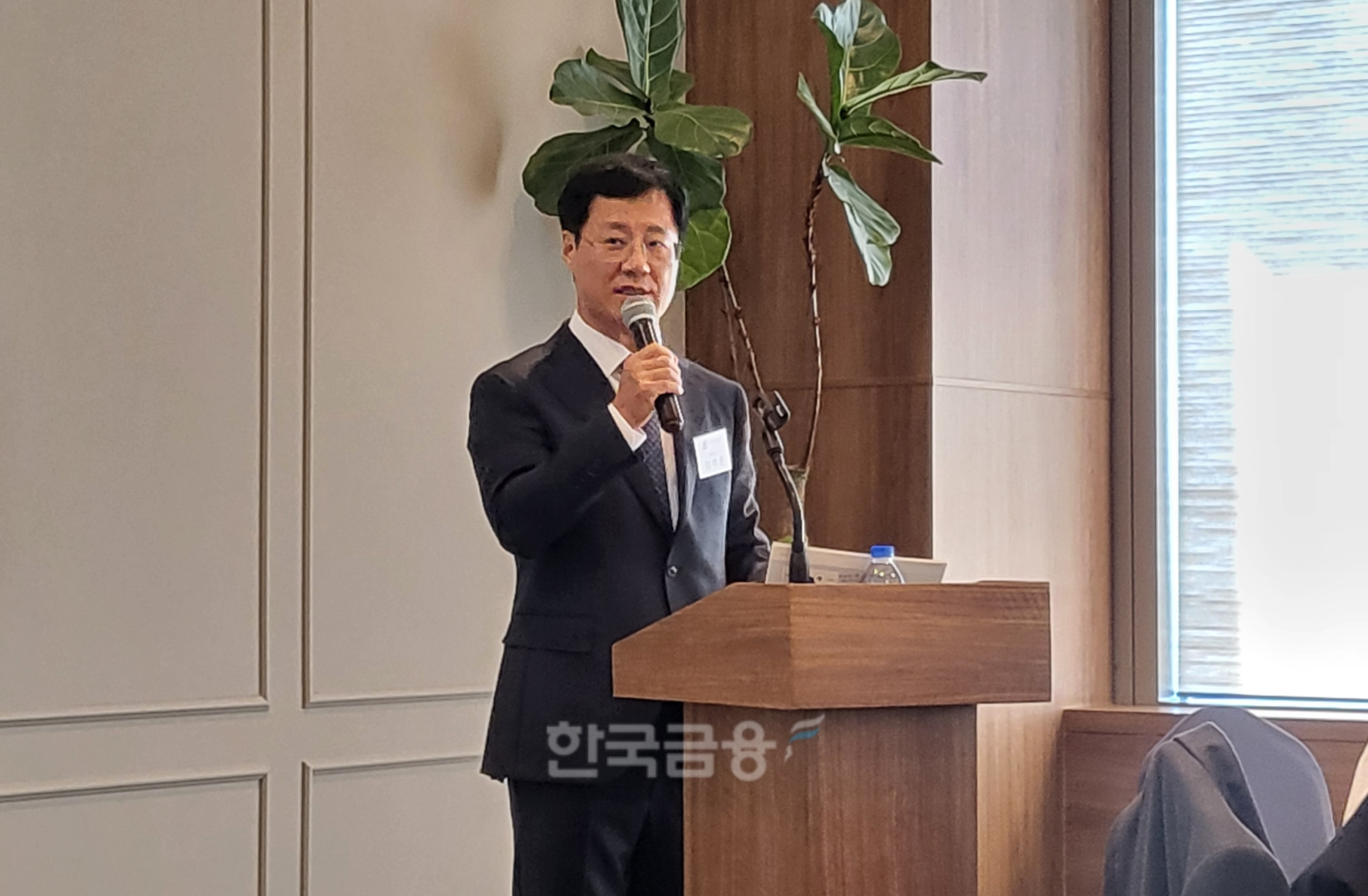 장석준 이노테크 대표가 22일 여의도에서 기업공개(IPO) 기자간담회를 개최하고, 코스닥 상장에 따른 향후 전략과 포부를 발표하고 있다. / 사진= 한국금융신문(2025.10.22)