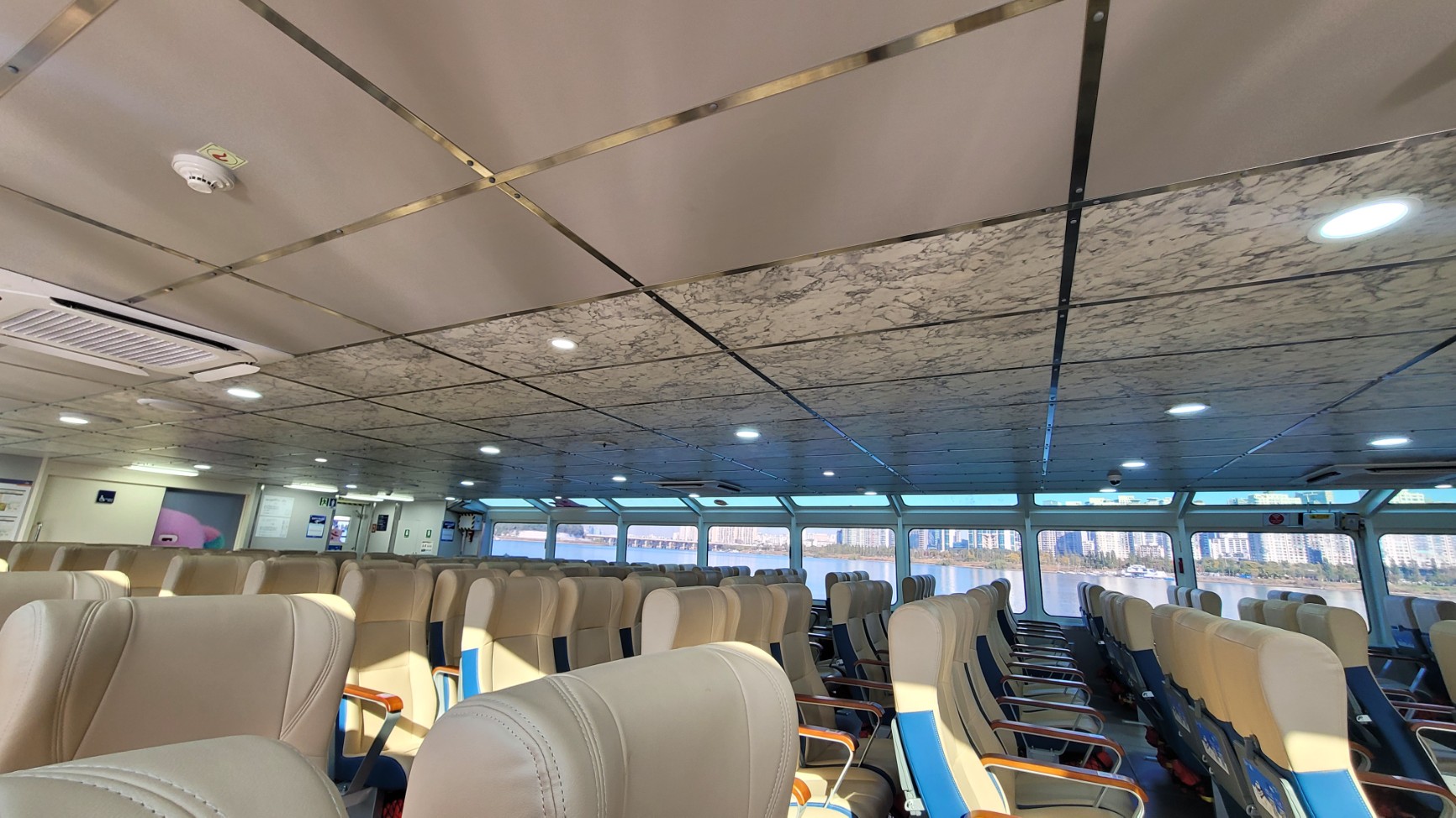 한강버스 내부 모습./사진=주현태 기자