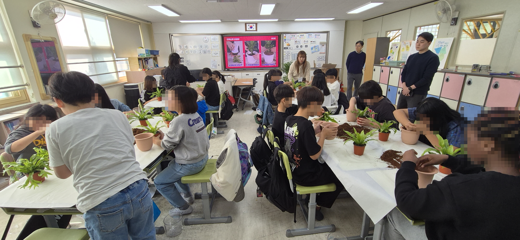 교실 속 숲 만들기가 진행되는 모습./사진제공=용산구