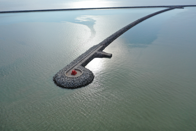 대우건설이 준공한 이라크 알 포(Al Faw) 방파제 전경./자료제공=대우건설