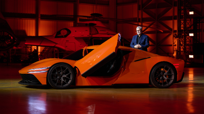 20일(목, 현지시간) 프랑스 폴 리카르 서킷에서 열린 <마그마 월드 프리미어> 행사에서 현대차그룹 CDO(글로벌 디자인 본부장) 겸 CCO(최고 크리에이티브 책임자) 루크 동커볼케 사장이 제네시스 '마그마 GT 콘셉트'를 소개하는 모습. / 사진=제네시스