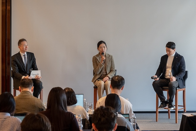 (왼쪽부터) 김경훈 오픈AI 코리아 총괄 대표, 서아란 GS건설 상무, 정영훈 LG유플러스 상무. / 사진=오픈AI 코리아