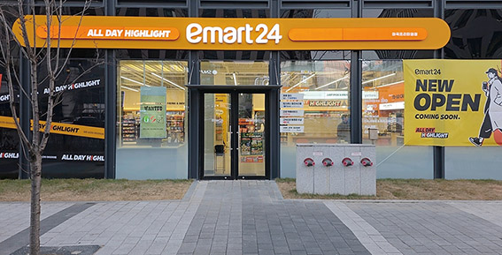 점포 줄고 적자 늘고...이마트24, 내년 반등 '혁신 매장'에 달렸다 - 뉴스 썸네일 이미지