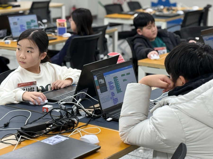 웹젠(대표 김태영)이 임직원 자녀를 대상으로 2025년 하반기 무료 코딩 교육을 진행했다. / 사진=웹젠