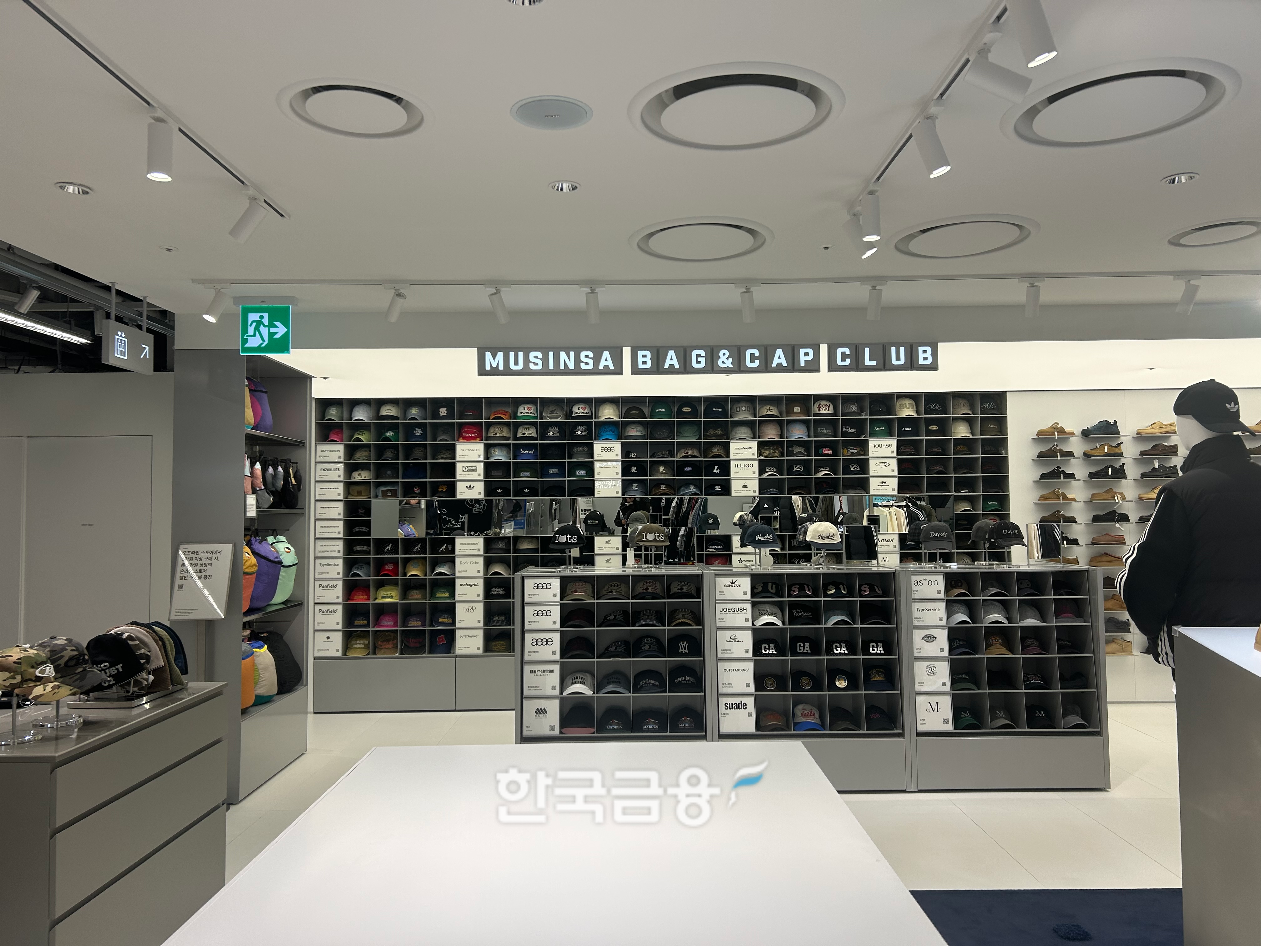 무신사 '백&캡 클럽' 구역. /사진=박슬기 기자