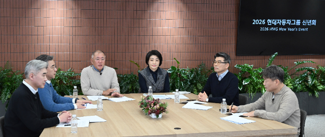 정의선 회장을 비롯한 현대차그룹 주요 경영진들이 5일 온라인을 통해 시무식을 진행했다. / 사진=현대차그룹