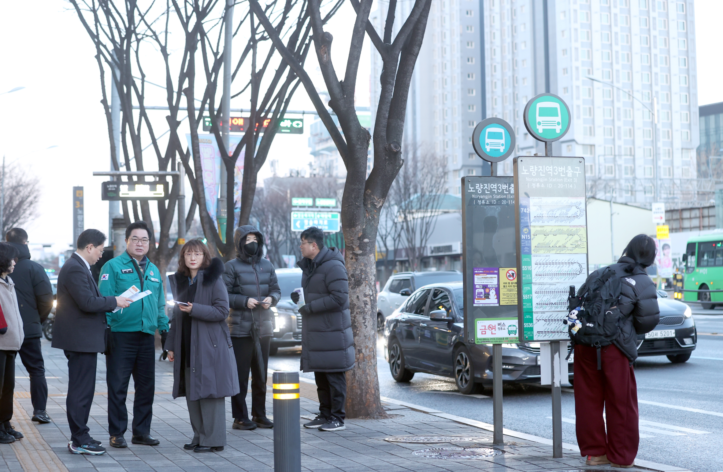 박일하 동작구청장이 서울 시내버스 파업 돌입에 따라 현장 점검을 하는 모습./사진제공=동작구