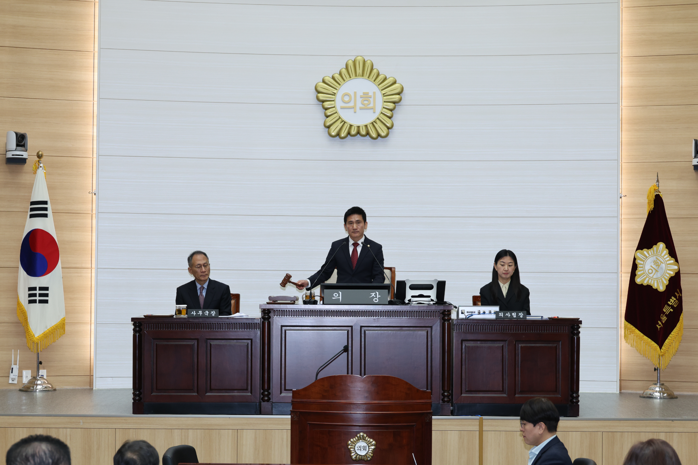 김성철 용산구의회 의장이 본회의를 주재하는 모습./사진제공=용산구의회