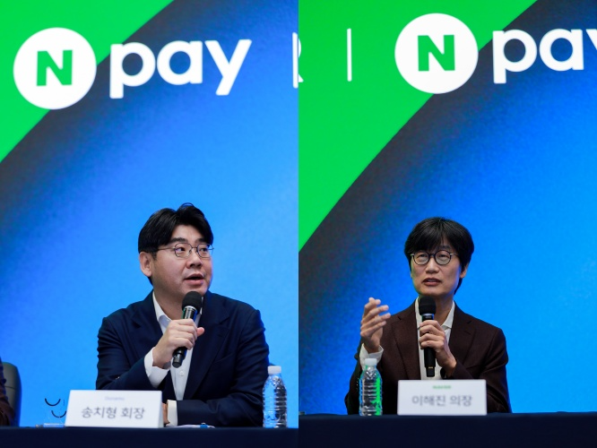 (왼쪽부터) 송치형 두나무 회장, 이해진 네이버 이사회 의장. /사진=네이버