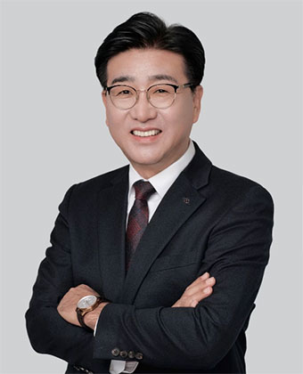 채수웅 신한저축은행 대표, 포용금융 1위 굳히기...기업 여신 확장 정조... - 뉴스 썸네일 이미지