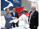 박정원 두산그룹 회장, 독일서 산업용 로봇 동향 파악 나서