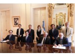 최정우 포스코 회장, 아르헨티나 대통령과 이차전지소재 사업 협력 논의