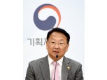 유일호 “10월 말 한진해운 선박 90% 하역”