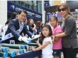 신한은행, ‘나라사랑 태극기사랑’ 광복절 기념 태극기 나눔 캠페인 