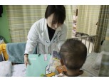 흥국생명, 어린이병원 환아들에게 크리스마스 선물 전달