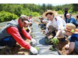 아시아나항공, 강원도 산초울 마을서 '1사 1촌' 봉사활동 펼쳐