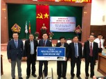 아모레퍼시픽, 베트남 퀴논시에 1억5천만원 상당 '해피버스' 기증
