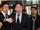 조양호 회장 빈소 방문한 최태원 SK 회장, 아시아나항공 인수 가능성에 침묵