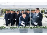 송종욱 광주은행장, 국립 5.18 민주묘지 참배