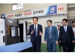 '현장경영' 김지완 BNK금융 회장, 일본 수출규제 기업 방문