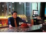 "먹고 3단계로 가"...BBQ, 김응수 '뱀파이어 치킨' CF 온에어