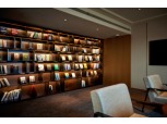 서울신라호텔, ‘호텔 속 작은 도서관’ 공개 … 책 소독기 활용 등 철저한 방역
