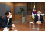 고승범-정은보 첫 회동…“가계부채·가상화폐 한 몸으로 협력”