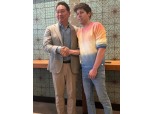 미국 출장 최태원 SK 회장, 오픈AI·MS CEO 만나 AI 협력 모색