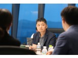 카카오 김범수 “그룹 쇄신, AI 중심 성장 전략 흔들림 없이 이어가야”
