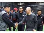 정의선 회장, 기아타이거즈 미국 전지훈련장 깜짝 방문