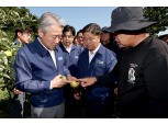 강호동 농협중앙회장, 경북 문경 폭염 피해농가 방문