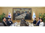 8월 한은 금통위, 기준금리 연 2.5% 다시 동결…집값·가계대출 경계감(종합)