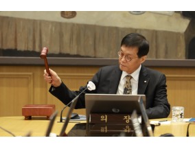 10월 한은 금통위, 기준금리 연 2.5% 3연속 동결…집값·환율 경계감(종합)